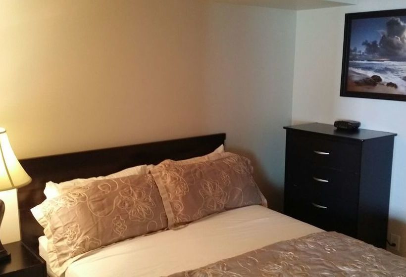 Pelican On The Harbour | Toronto | Ontario | Canada 3