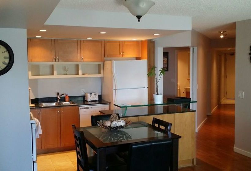 Pelican On The Harbour | Toronto | Ontario | Canada 4