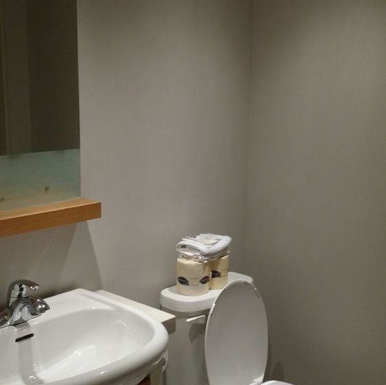 Pelican On The Harbour | Toronto | Ontario | Canada 9