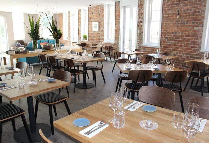 The Crown & Anchor Hotel