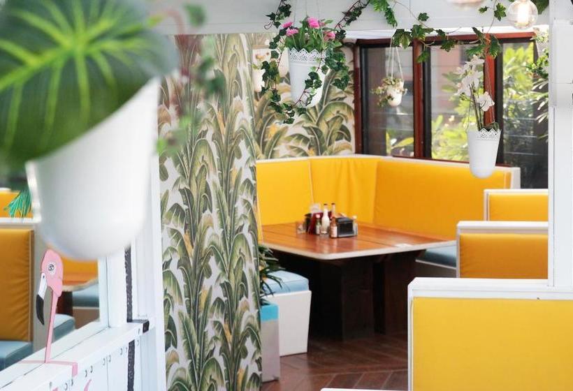 Hotel Komune Resort and Beach Club Greenmount Beach | Gold Coast  | Queensland | Australia 18