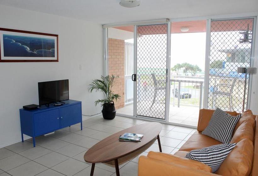 Hotel Komune Resort and Beach Club Greenmount Beach | Gold Coast  | Queensland | Australia 2