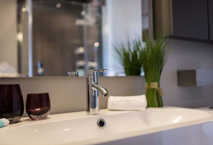 Bower On Queen | Moneton | New Brunswick | Canada 9