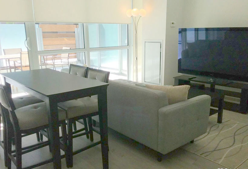 To Stays Richmond And Duncan | Toronto | Ontario | Canada 16