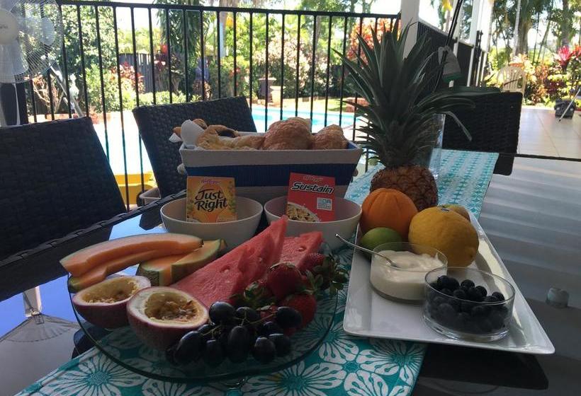 Bed and Breakfast Bed&Breakfast Palm Whispers Trinity Beach Queensland