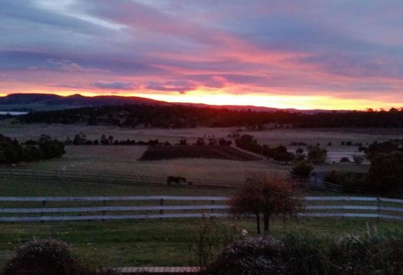 Bed and Breakfast Cornwall Cottage | Cambridge | Tasmania | Australia 1