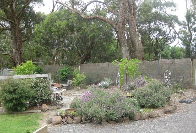 Bed and Breakfast Honeyeater Cottage Melbourne