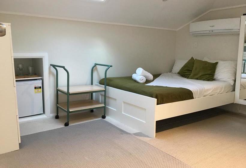 Bed and Breakfast Your Private Broadbeach Studio Gold Coast