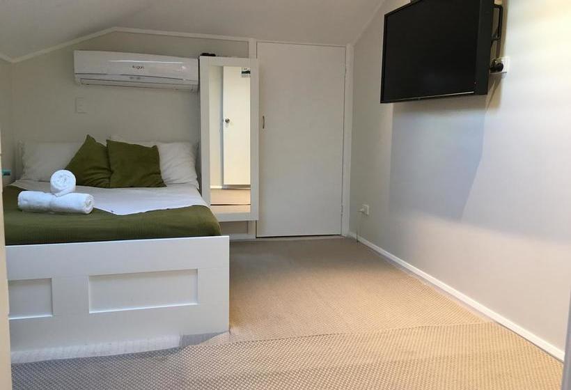 Bed and Breakfast Your Private Broadbeach Studio | Gold Coast  | Queensland | Australia 2