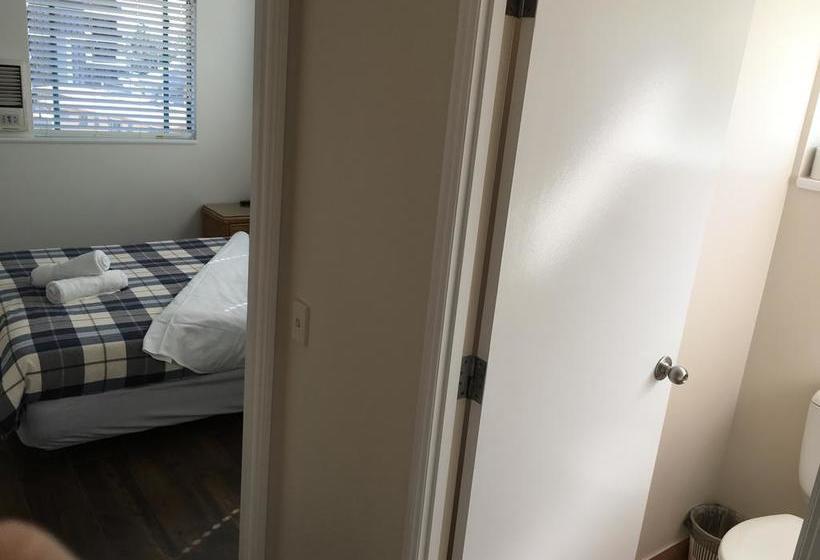 Bed and Breakfast Your Private Broadbeach Studio | Gold Coast  | Queensland | Australia 6