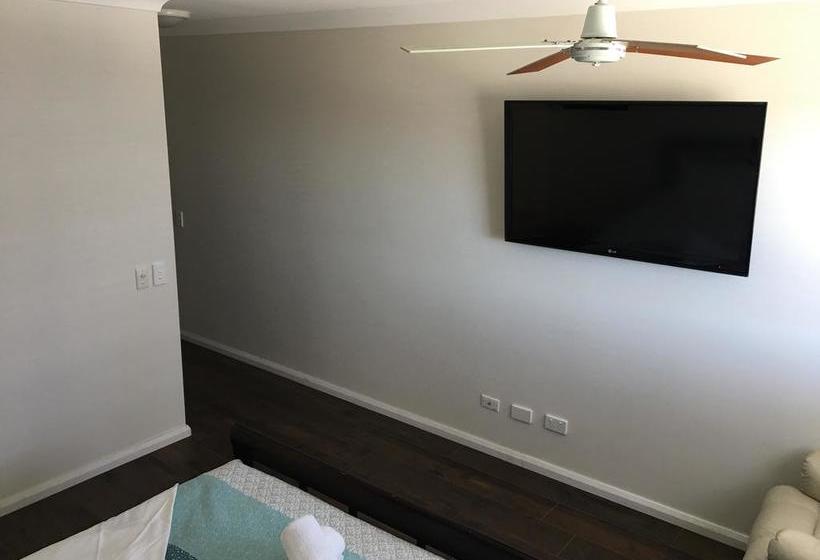 Bed and Breakfast Your Private Broadbeach Studio | Gold Coast  | Queensland | Australia 9