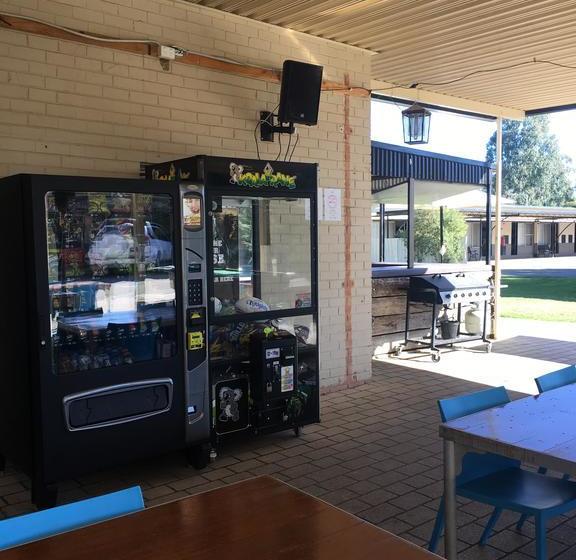 Hotel Palm And Pawn Tavern Motor Inn Bistro | Wagga Wagga | New South Wales | Australia 17