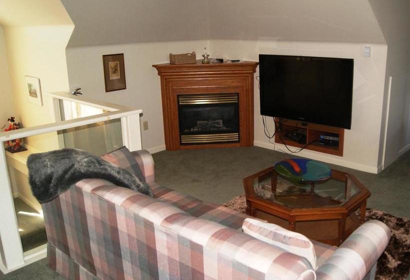 Ye Olde Walkerville Bed & Breakfast | Windsor | Ontario | Canada 3