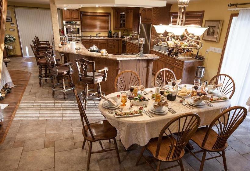 Bed and Breakfast Guesthouse Getaway! | Windsor | Ontario | Canada 11