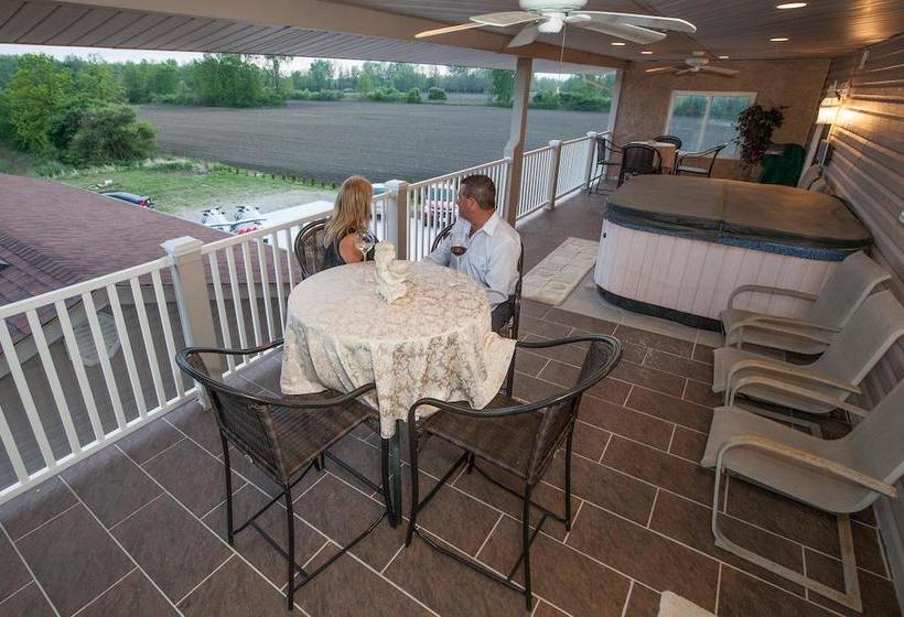 Bed and Breakfast Guesthouse Getaway! | Windsor | Ontario | Canada 5