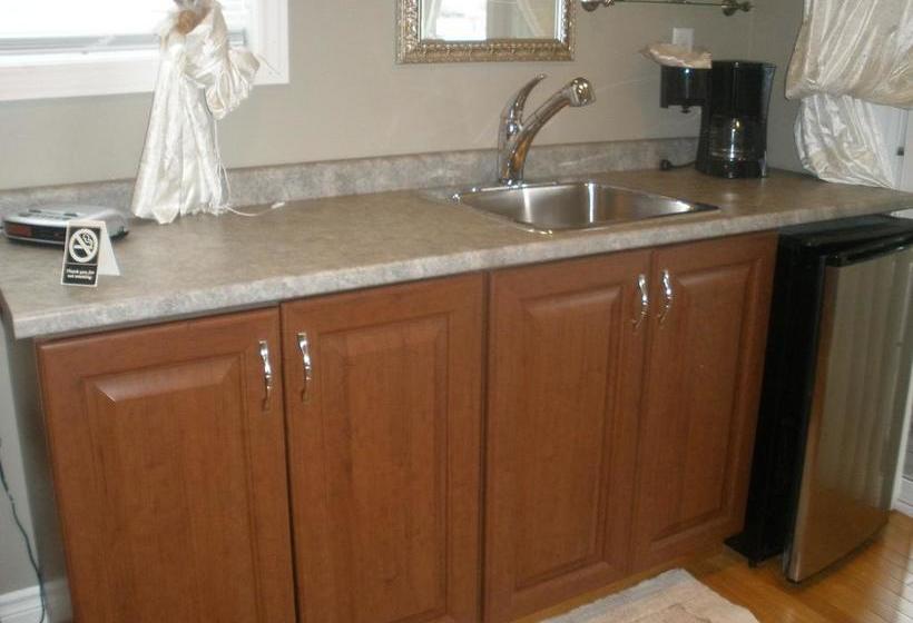 Bed and Breakfast Guesthouse Getaway! | Windsor | Ontario | Canada 9