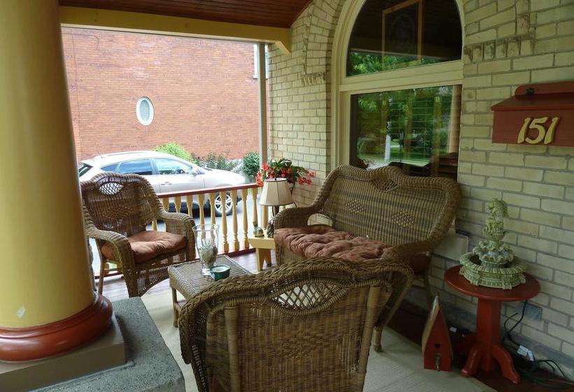 Bed and Breakfast Hathaways Cottage | Stratford | Ontario | Canada 1