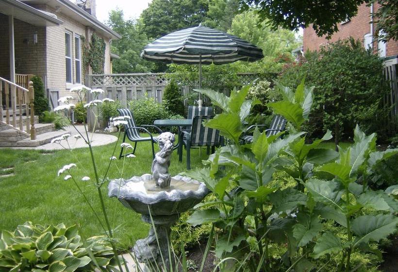 Bed and Breakfast Hathaways Cottage | Stratford | Ontario | Canada 4