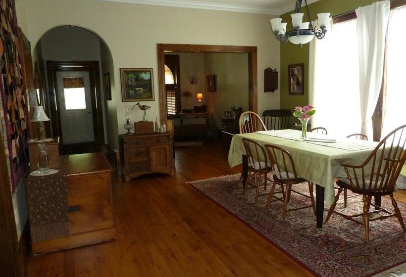 Bed and Breakfast Hathaways Cottage | Stratford | Ontario | Canada 6