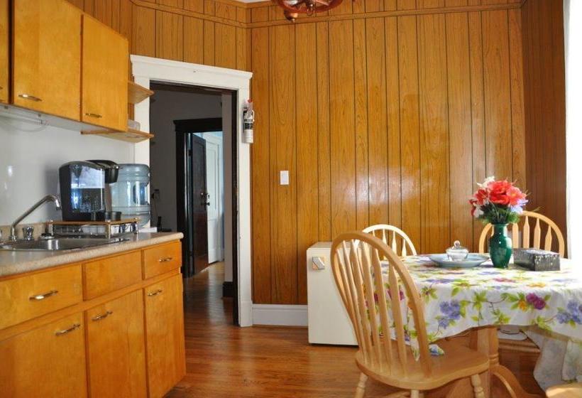 Ambassador B&b Guest Home | Stratford | Ontario | Canada 11