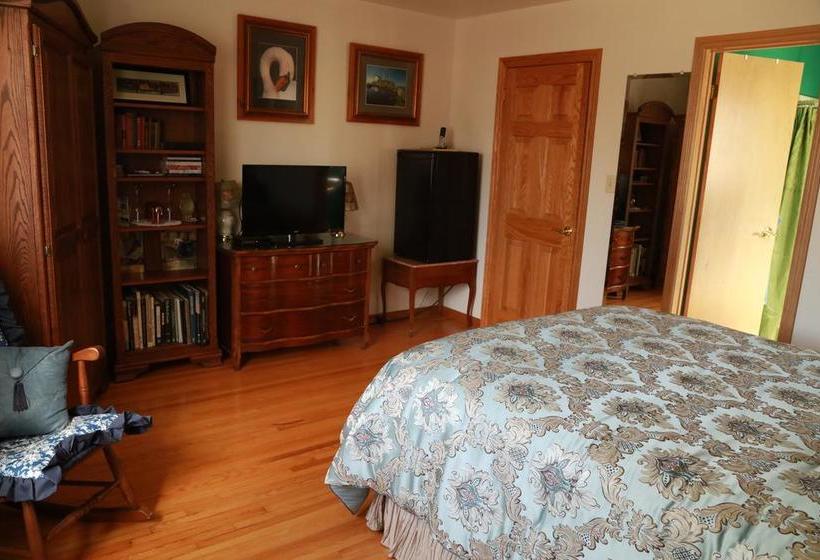 A Garden Stroll Bed & Breakfast | Stratford | Ontario | Canada 11