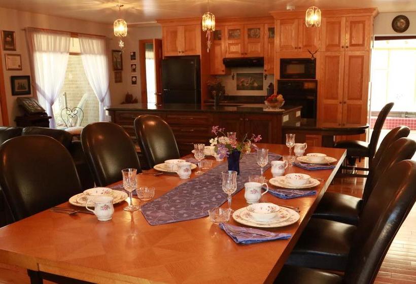 A Garden Stroll Bed & Breakfast | Stratford | Ontario | Canada 3