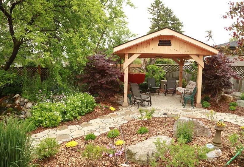 A Garden Stroll Bed & Breakfast | Stratford | Ontario | Canada 4