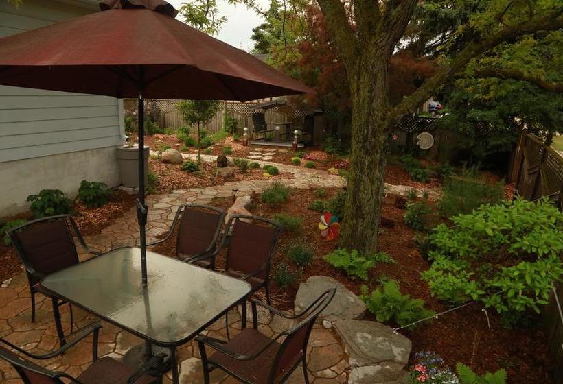 A Garden Stroll Bed & Breakfast | Stratford | Ontario | Canada 6