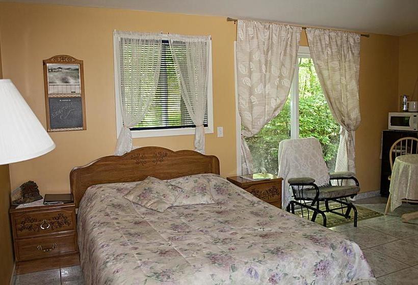 Motel De La Montagne | Magog | Quebec | Canada 12