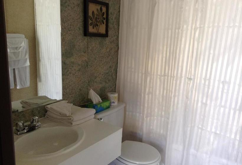 Motel De La Montagne | Magog | Quebec | Canada 18