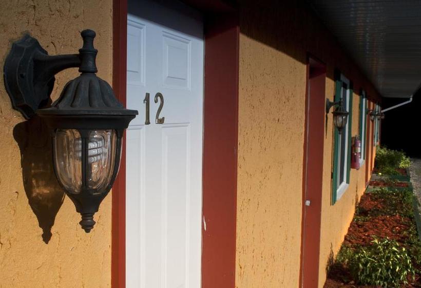 Motel De La Montagne | Magog | Quebec | Canada 19