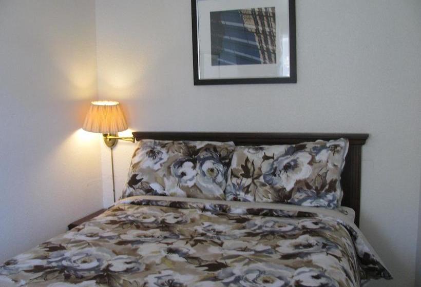 Motel De L Outlet | Magog | Quebec | Canada 13