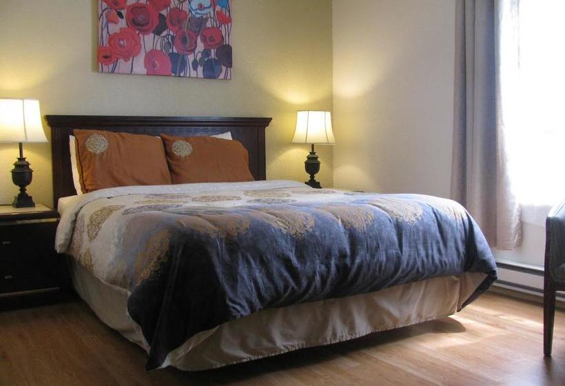 Motel De L Outlet | Magog | Quebec | Canada 17