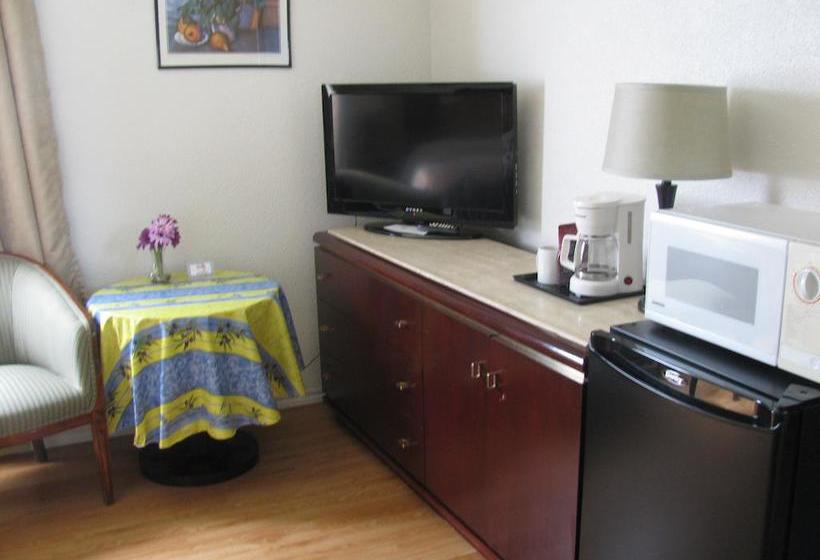 Motel De L Outlet | Magog | Quebec | Canada 18