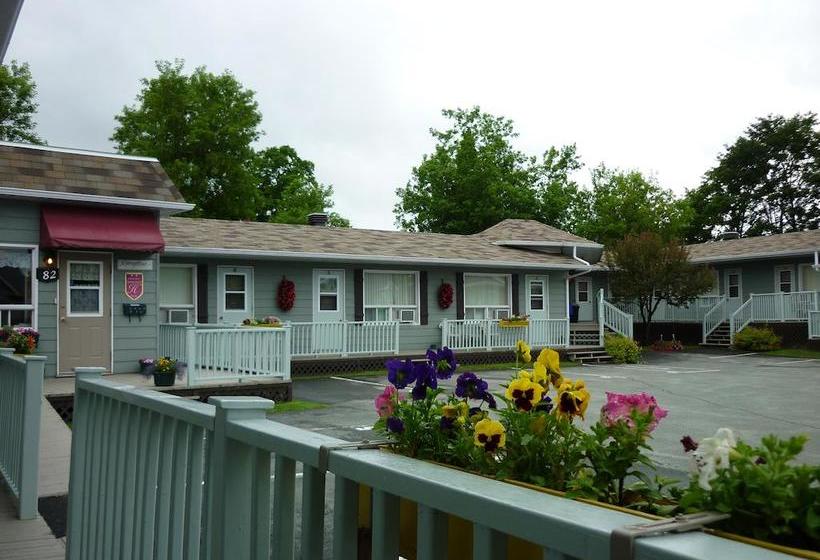 Motel De L Outlet | Magog | Quebec | Canada 4