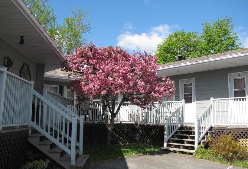 Motel De L Outlet | Magog | Quebec | Canada 5