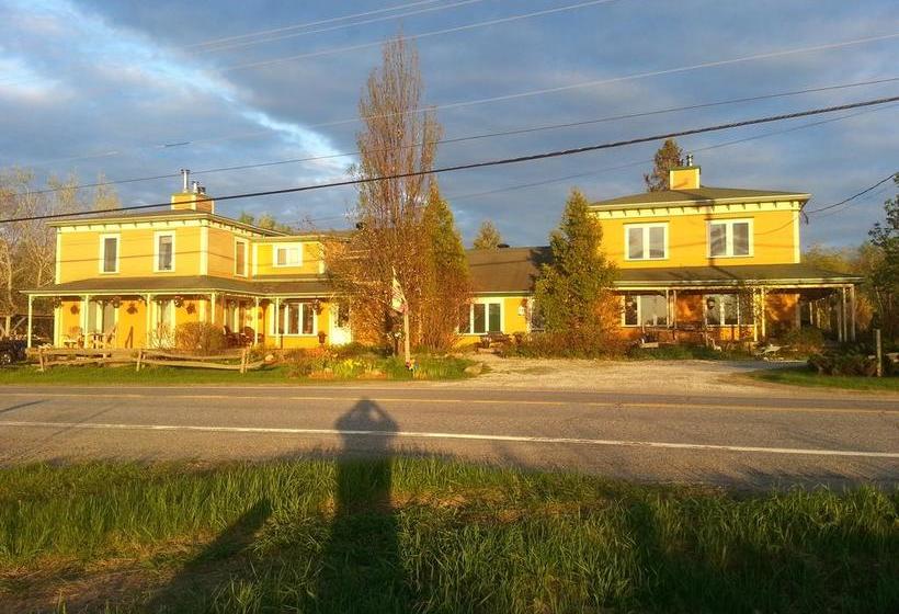 Au Gîte Du Cerf Argenté B&b | Magog | Quebec | Canada 17