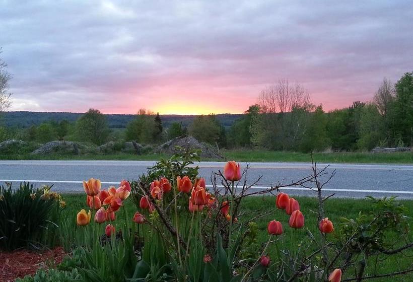 Au Gîte Du Cerf Argenté B&b | Magog | Quebec | Canada 2