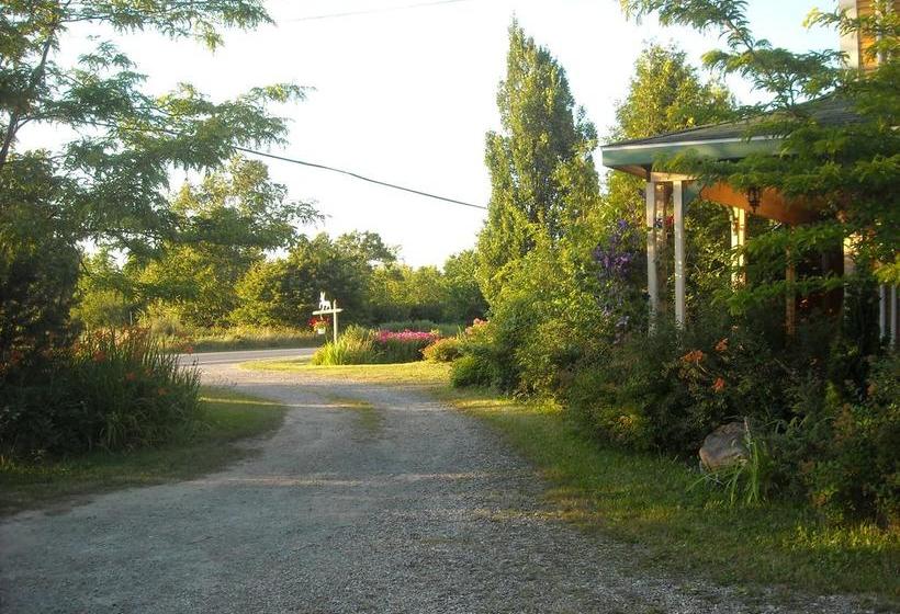 Au Gîte Du Cerf Argenté B&b | Magog | Quebec | Canada 9