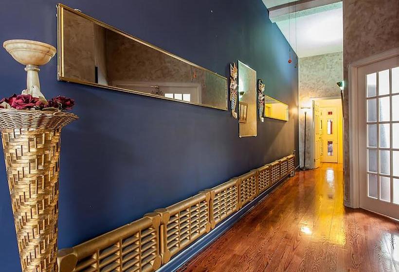 Bed and Breakfast Double Room With Terrace | Montreal | Quebec | Canada 11