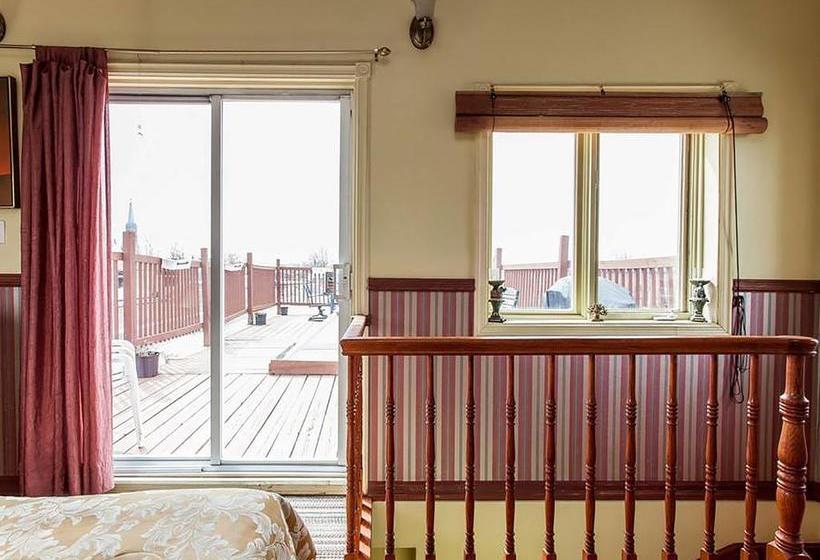Bed and Breakfast Double Room With Terrace | Montreal | Quebec | Canada 15