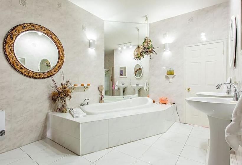 Bed and Breakfast Double Room With Terrace | Montreal | Quebec | Canada 9