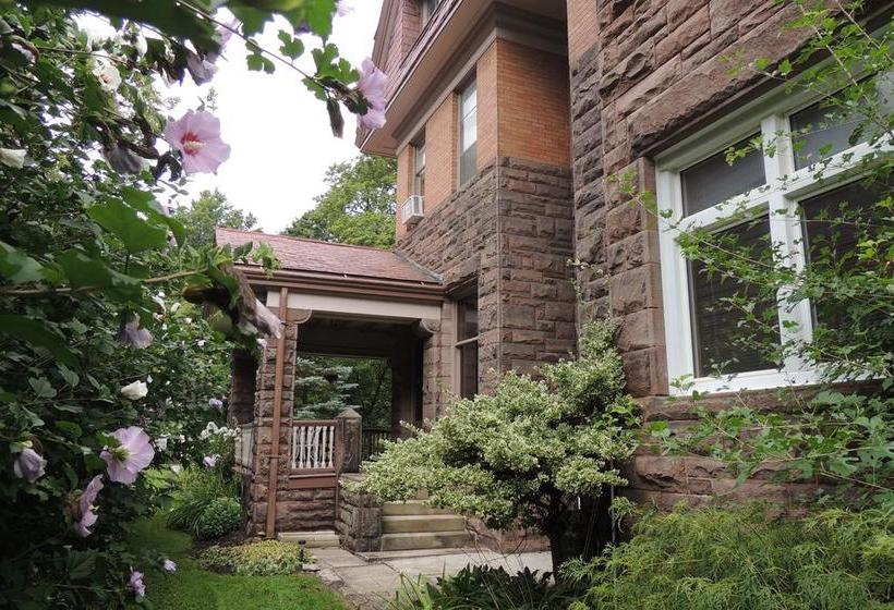 Bed and Breakfast Château La Motte | Woodstock | Ontario | Canada 10