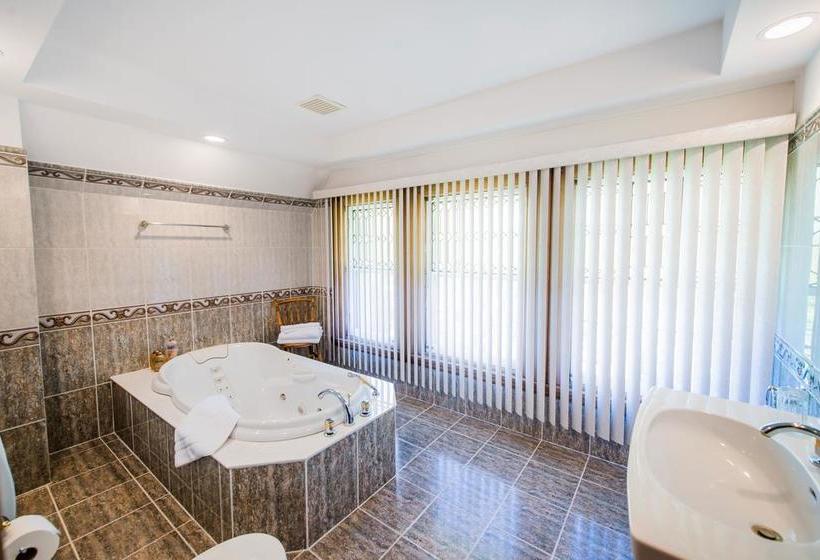 Bed and Breakfast Château La Motte | Woodstock | Ontario | Canada 4