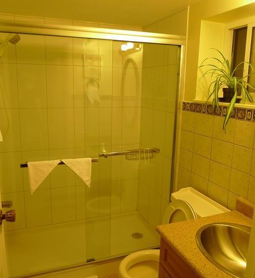 Bed and Breakfast Vancouver Garden Family Suite For Six | Vancouver | British Columbia | Canada 3