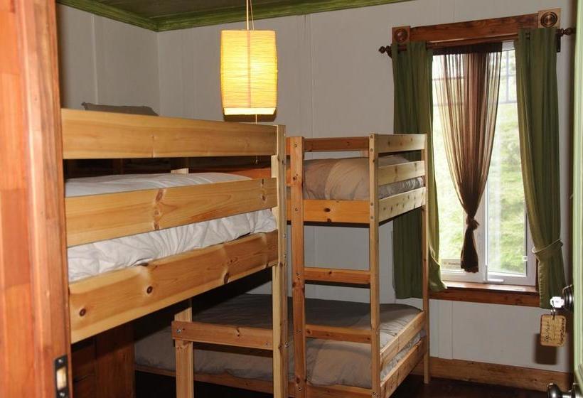 Hostel Auberge De Jeunesse  Les Mains Tissees | La Baie | Quebec | Canada 10
