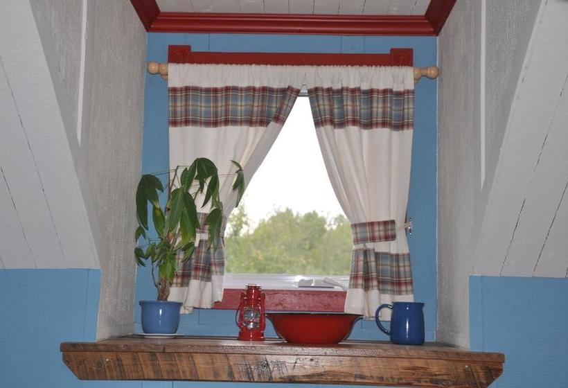 Hostel Auberge De Jeunesse  Les Mains Tissees | La Baie | Quebec | Canada 11