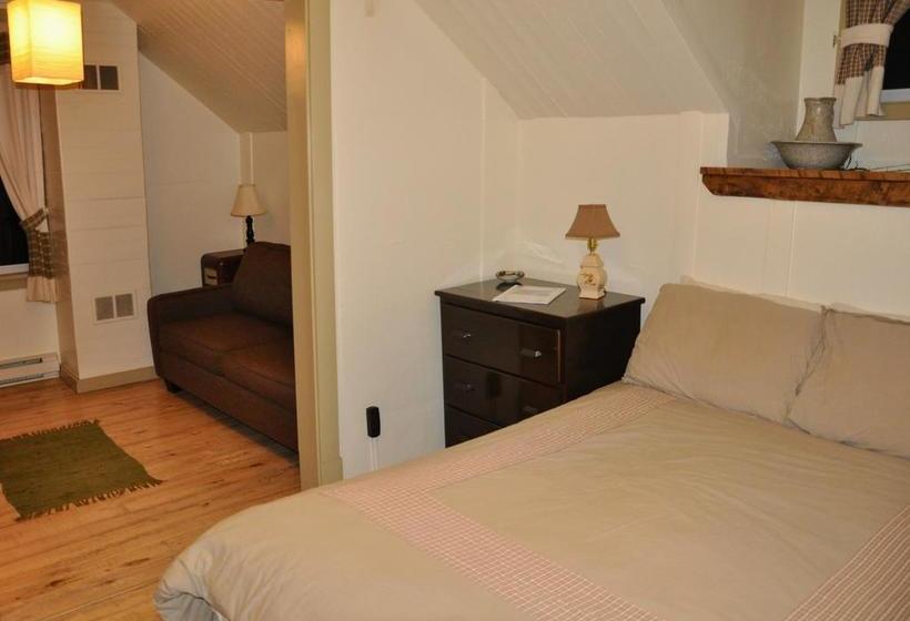 Hostel Auberge De Jeunesse  Les Mains Tissees | La Baie | Quebec | Canada 18