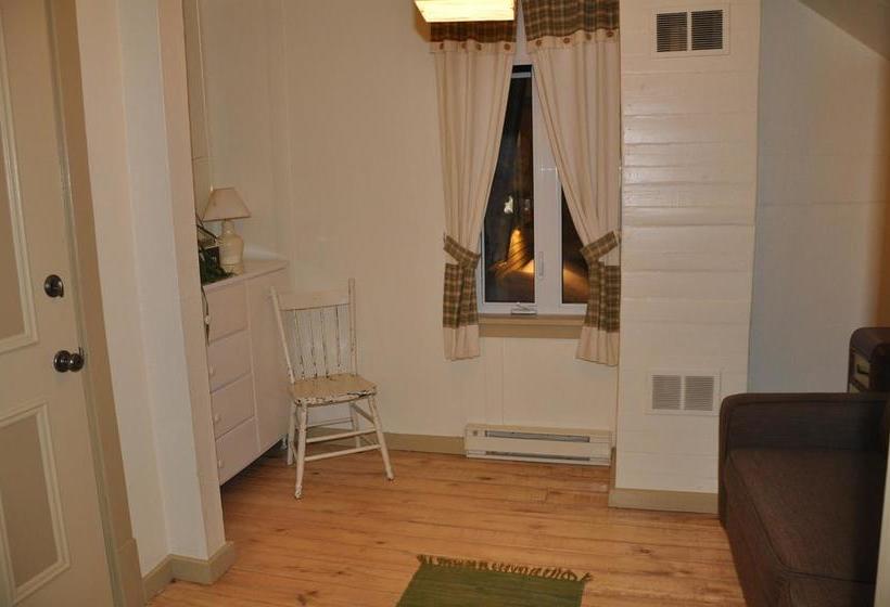 Hostel Auberge De Jeunesse  Les Mains Tissees | La Baie | Quebec | Canada 5