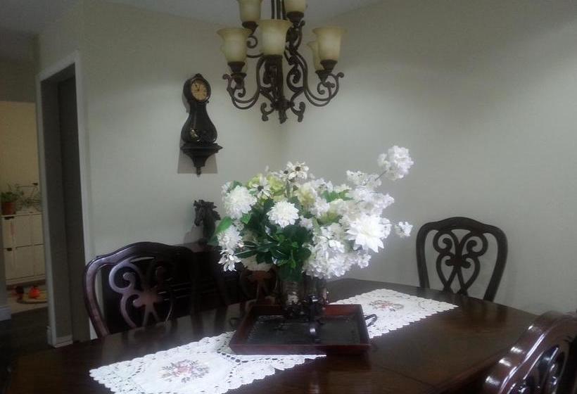 Bed and Breakfast Moments... | Toronto | Ontario | Canada 4